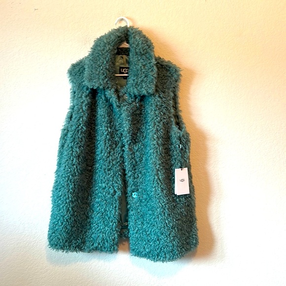 UGG Tammie warm fuzzy vest NWOT - Picture 7 of 14